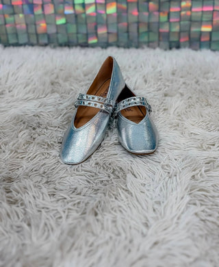 All eyes on me CORKY FLATS