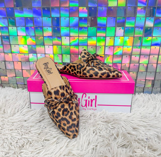 Tip included leopard shoes