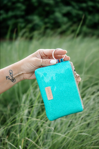 Consuela Pouch, Lumi